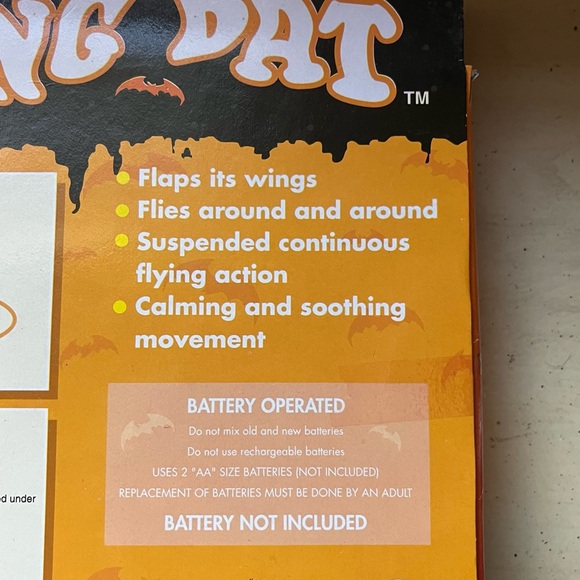 Vintage Halloween Flying Bat Animated Wings Flap Continuously NEW - Picture 4 of 4